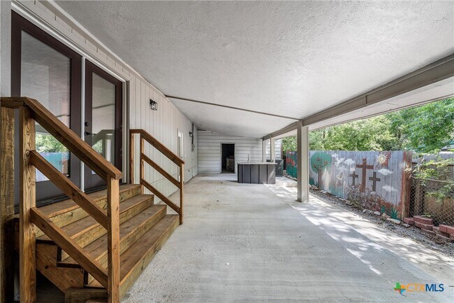 Building Photo - 1524 E Avenue B