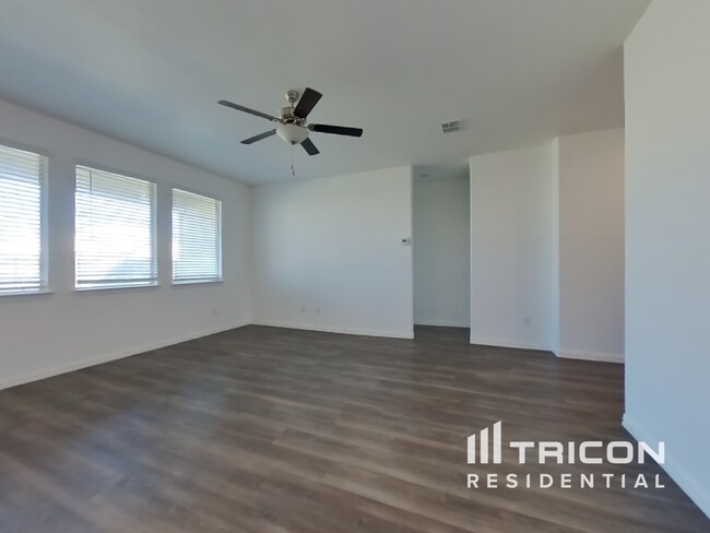 Building Photo - 932 Skytop Dr