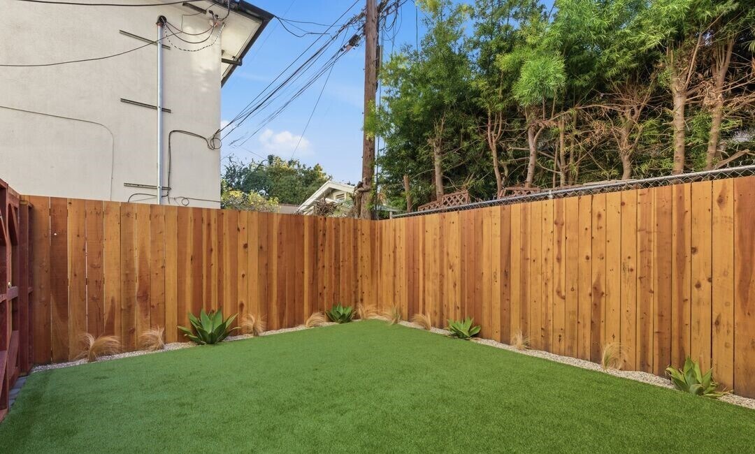 Building Photo - 2835 S Redondo Blvd