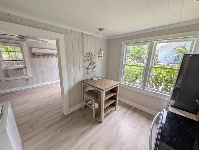 Building Photo - Adorable Rental in the Heart of Sarasota