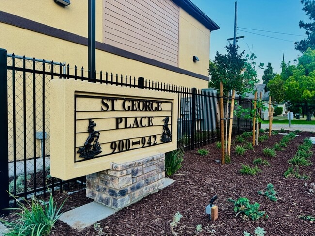 Building Photo - 930 N Olive Ave