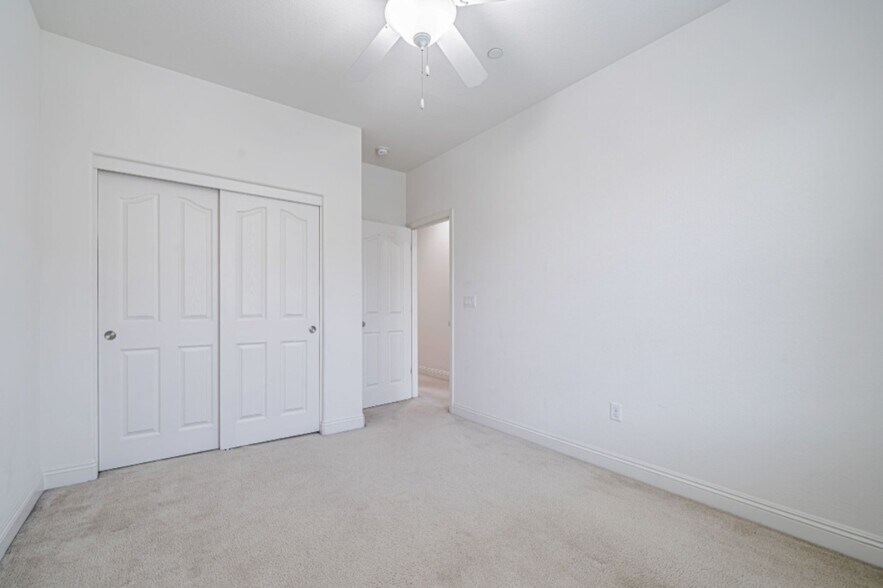 Building Photo - 6704 S Mariposa Ln