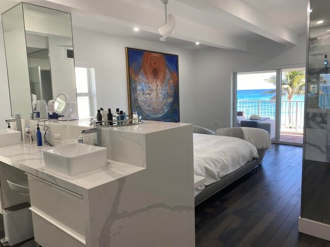 Building Photo - 3520 S Ocean Blvd