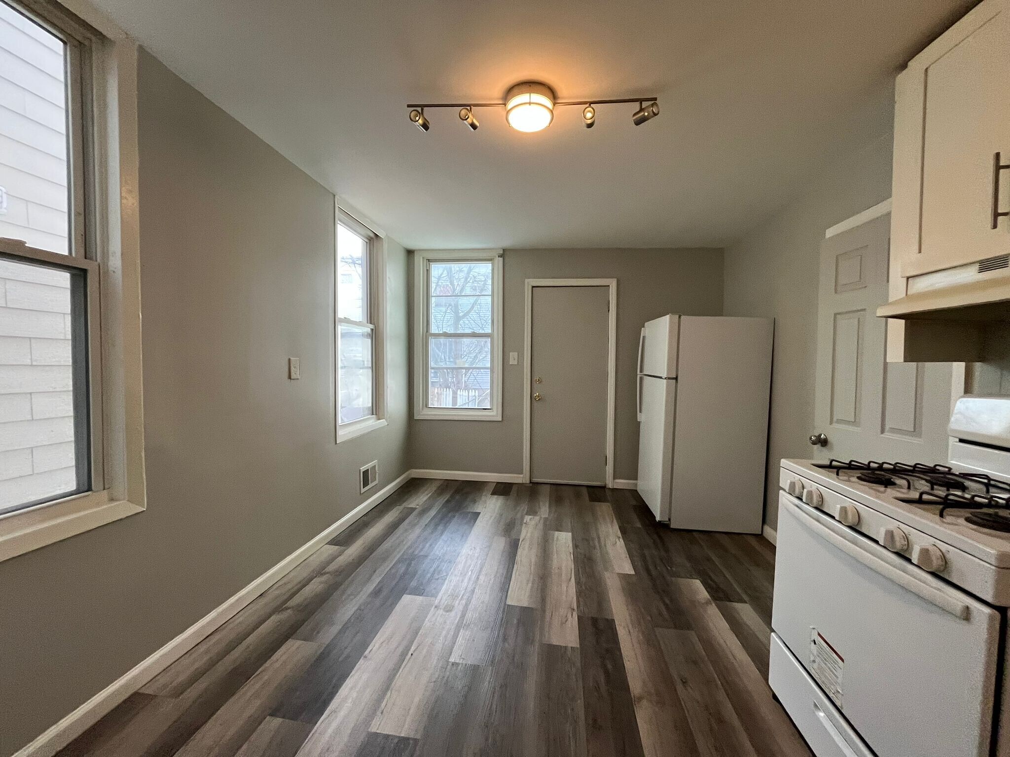 Building Photo - 197 Gates Ave