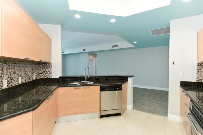 Building Photo - 231 Riverside Dr