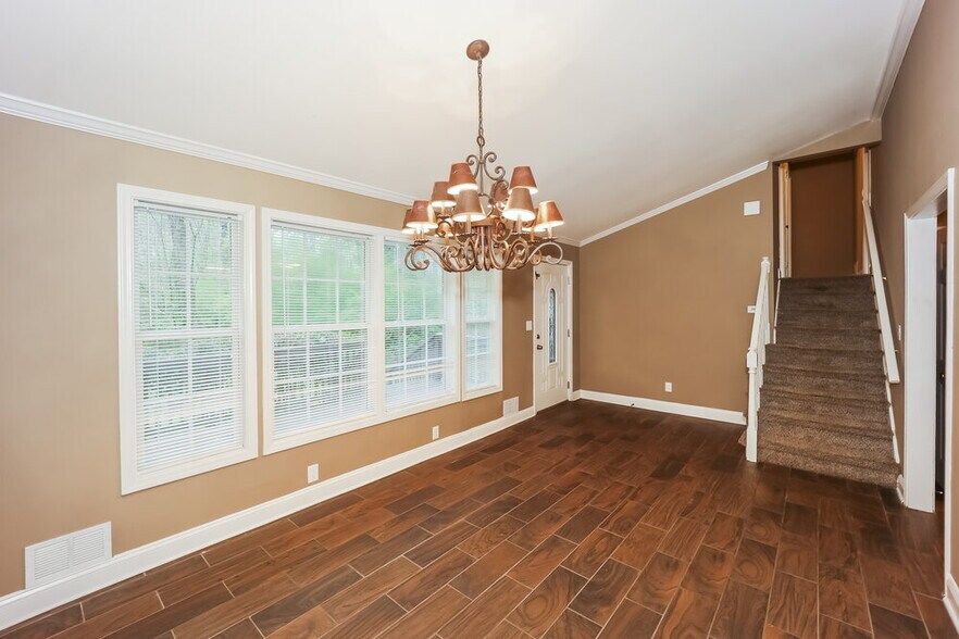 Building Photo - 395 Magmar Ln