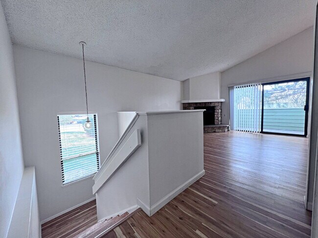 Building Photo - Cozy 2-Bed 1.5 Bath Townhouse in Aurora with Spacious Layout & Modern Comforts!