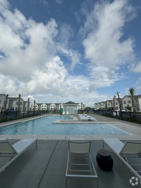 Building Photo - Las Colinas Townhomes