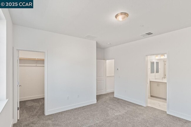 Building Photo - 725 Delve Ct