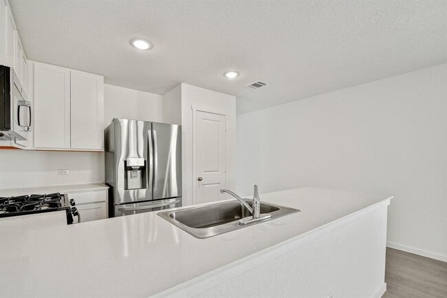 Building Photo - 2413 Legends Crk