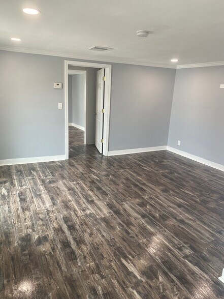 Building Photo - 44 Bridgeport Ave