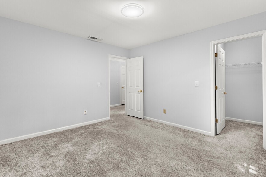Building Photo - 1050 Shady Valley Pl NE