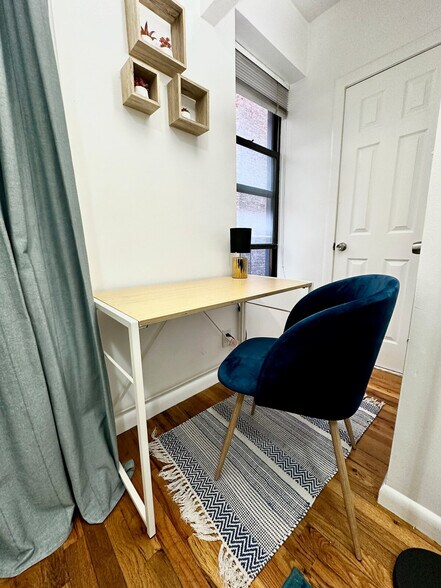 Building Photo - 317 E 75th St