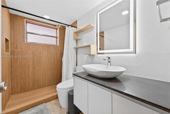 Building Photo - 1750 W 46th St