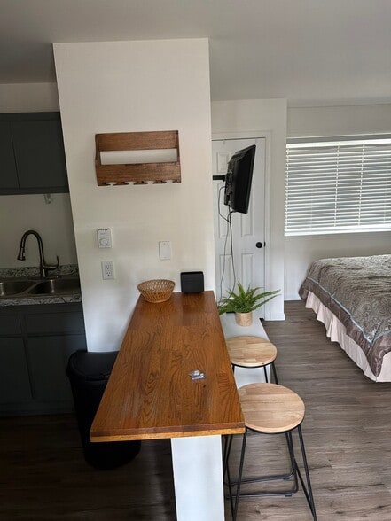 Building Photo - 113 Loretta Ct