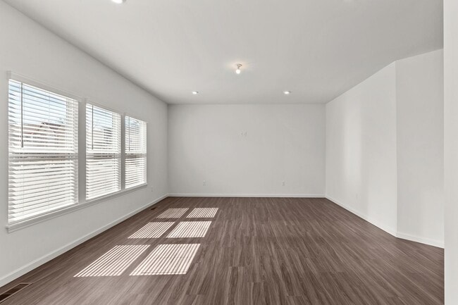Building Photo - 126 Cardow Dr