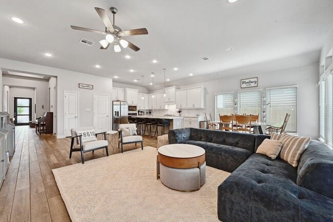 Building Photo - 132 Cyrus Milton Dr