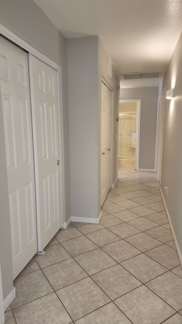 Building Photo - 3 Bedroom Home in Westbank Estates Near E ...