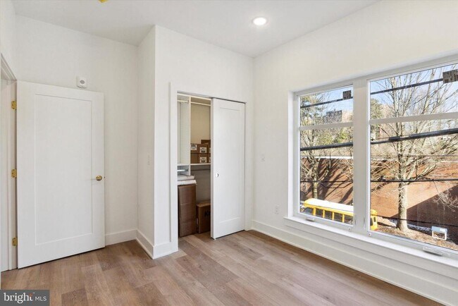 Building Photo - 367 W Hortter St