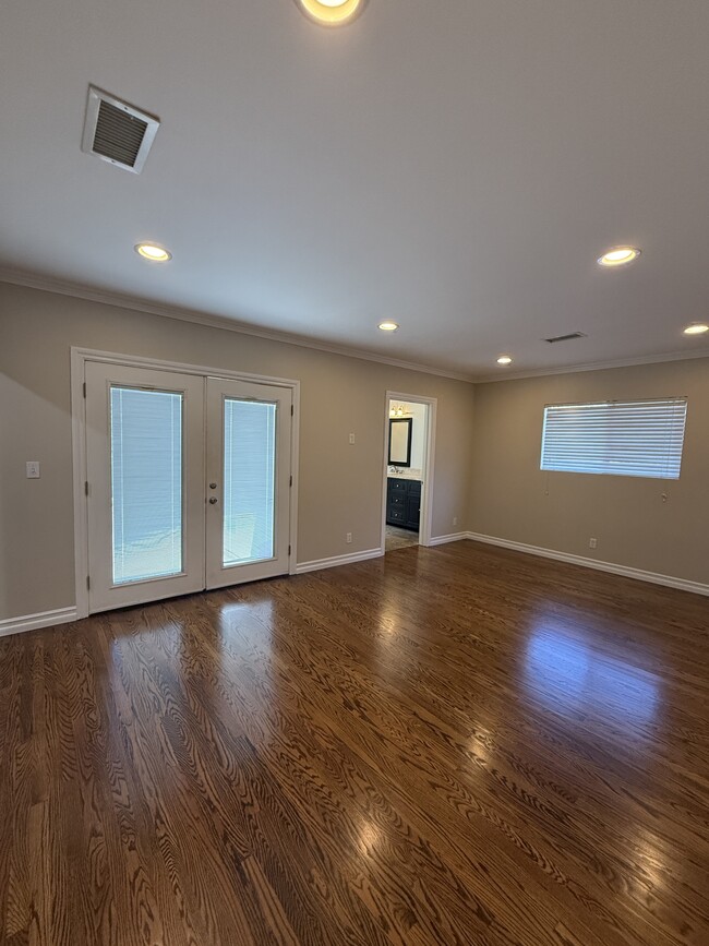 Building Photo - 3111 Jeffries Ave