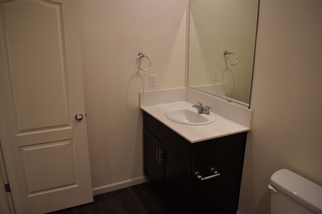 Building Photo - 662 Pegasus Dr
