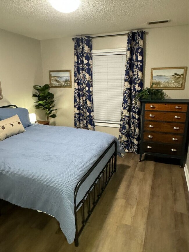 Building Photo - 913 Bagwell Dr