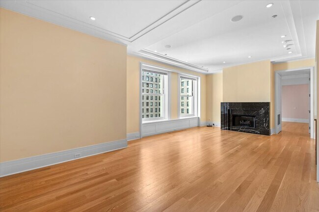 Building Photo - 159 E Walton Pl
