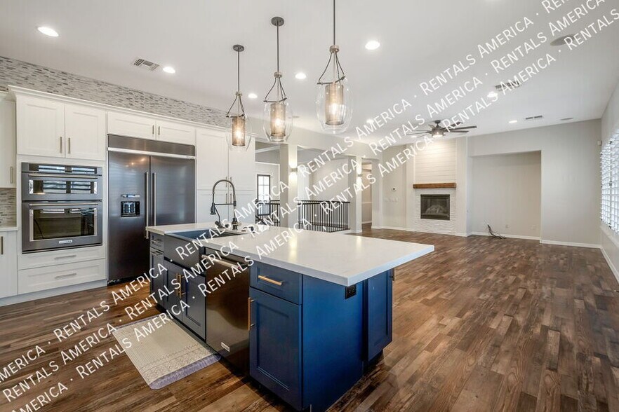Building Photo - 374 W Azalea Dr