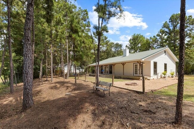 Building Photo - 120 Lake Point Way