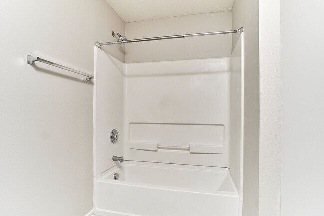 Building Photo - 3 BD + Loft in HSE Schools!