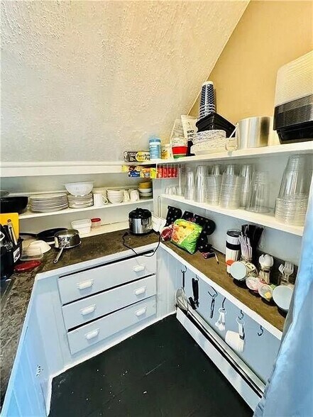 Building Photo - 1071 Main St