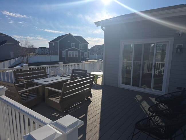 Building Photo - W240N5649 Holly Ct