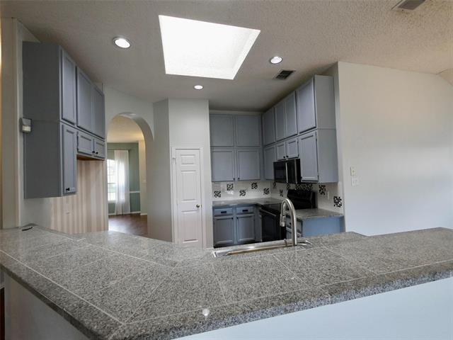 Building Photo - 4502 Highlands Dr