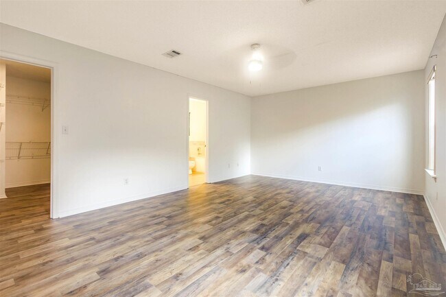 Building Photo - 873 Brande Ct
