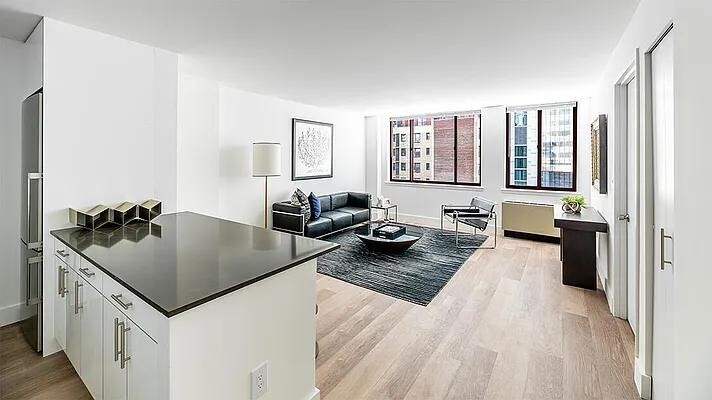 Building Photo - 444 W 35th St