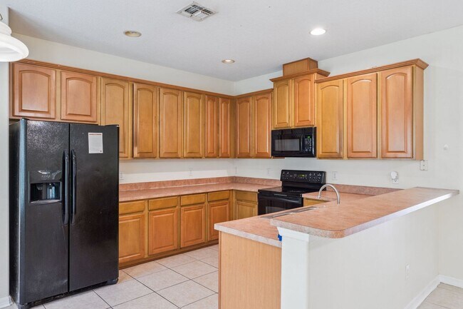 Building Photo - HALF OFF DECEMBER RENT: Large 6 Bedroom Rental in Gated Avalon Lakes Available Now!