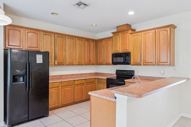 Building Photo - Large 6 Bedroom Rental in Gated Avalon Lakes Available Now! $3700.00 CARPET ALLOWANCE.