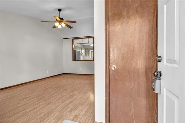 Building Photo - 2 Bed 2.5 Bath Duplex