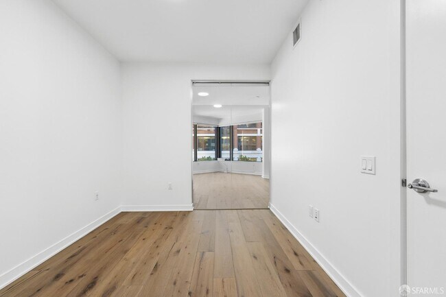 Building Photo - 280 Spear St