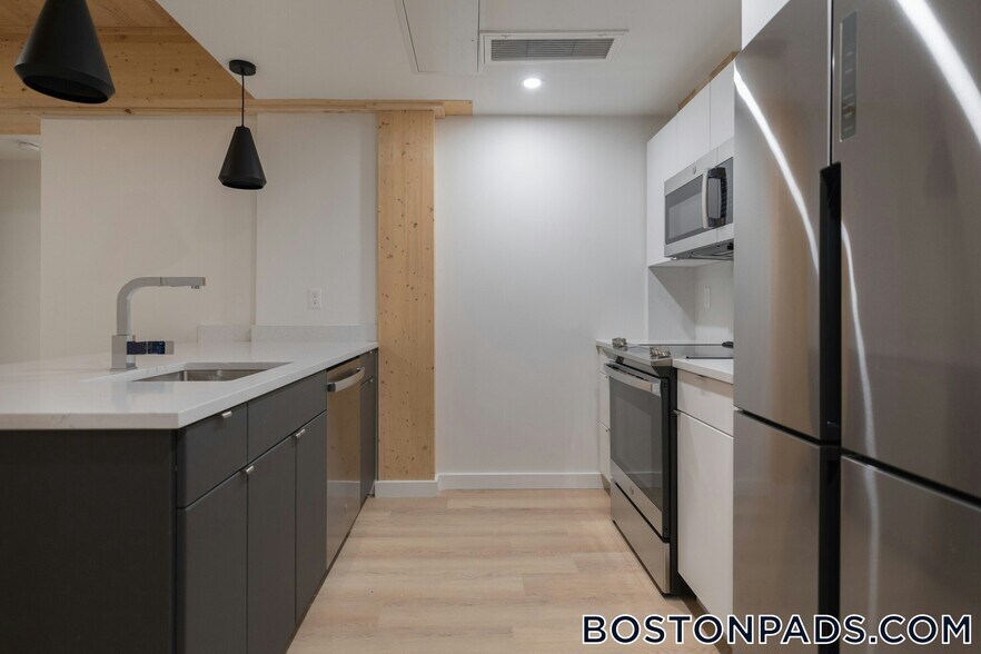 Building Photo - 11 E Lenox St