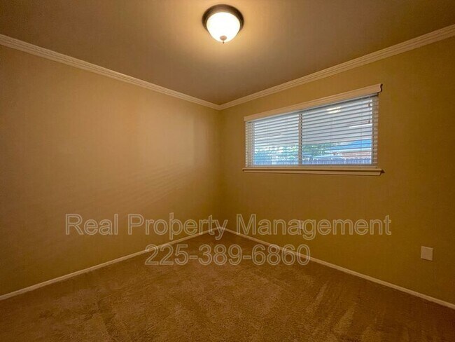 Building Photo - 9536 Bermuda Ave