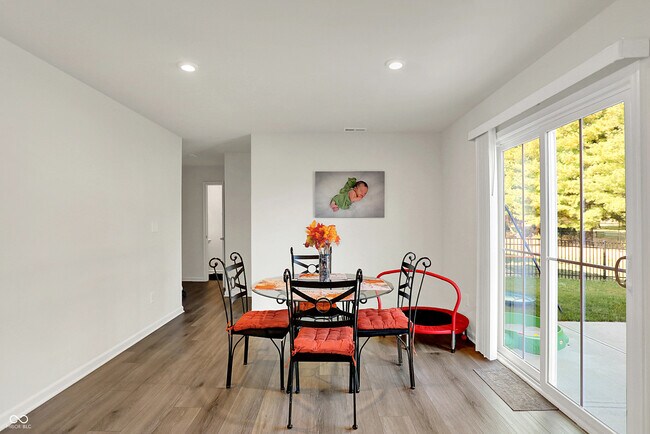 Building Photo - 910 Red Hls Ct