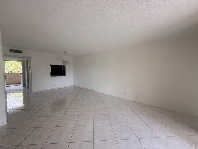 Building Photo - 3050 NW 42nd Ave