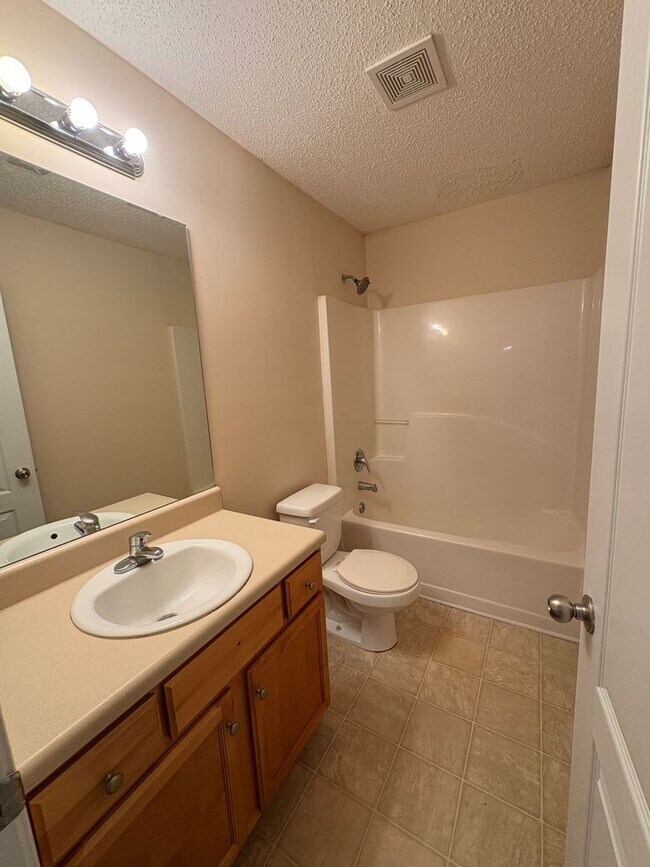 Building Photo - BRIDGEWATER HOME! PRE-LEASING FOR AUGUST 2...