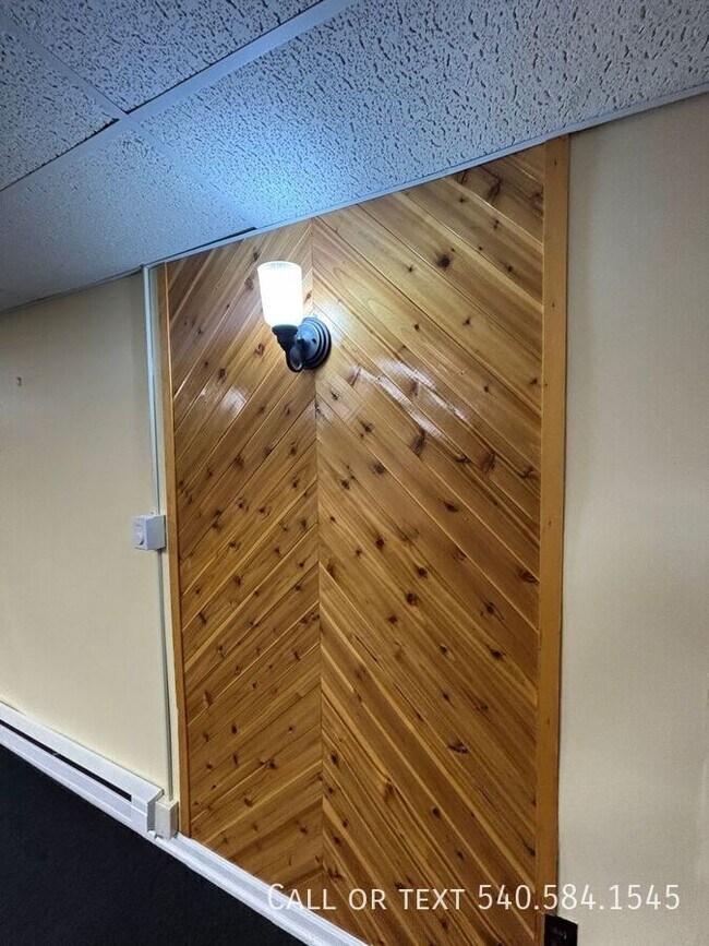 Building Photo - 136 Grimes St