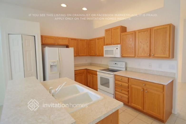 Building Photo - 5407 Lexington Dr