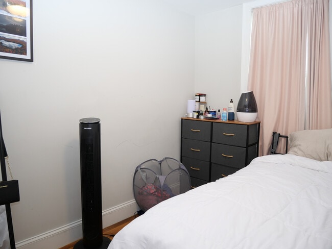 Building Photo - 255 Paris St