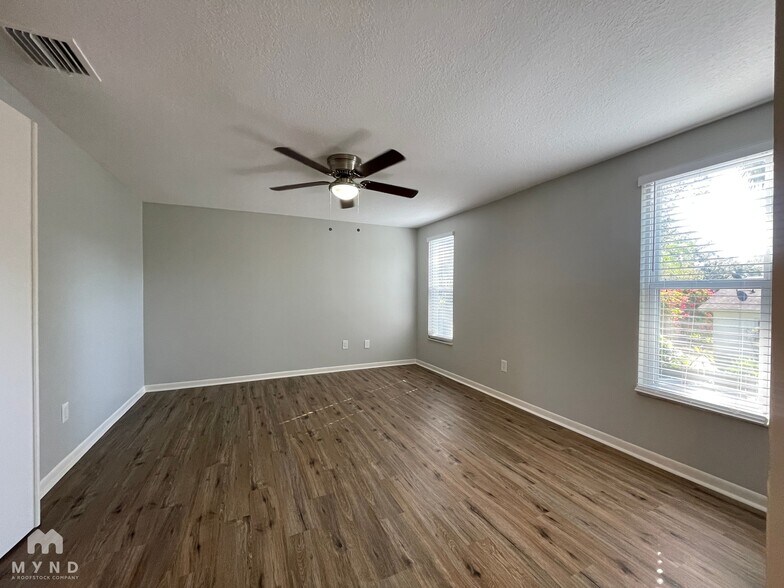 Building Photo - 1200 Lake Valrico Ln
