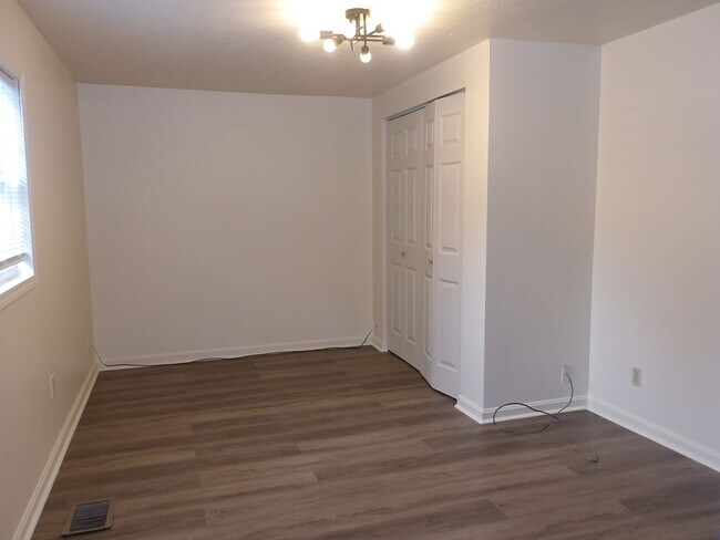 Building Photo - Remodeled 3BR/1BA House off of Taylor Blvd.