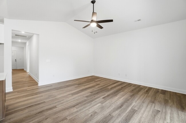 Building Photo - 201 Dale Dr